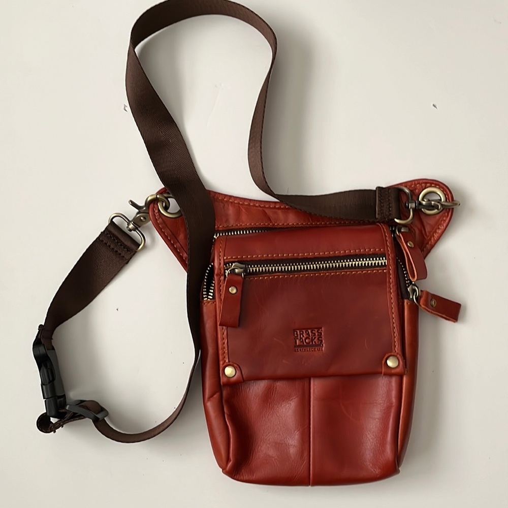 BrassTacks vintage leather small bag with 3 compartments.